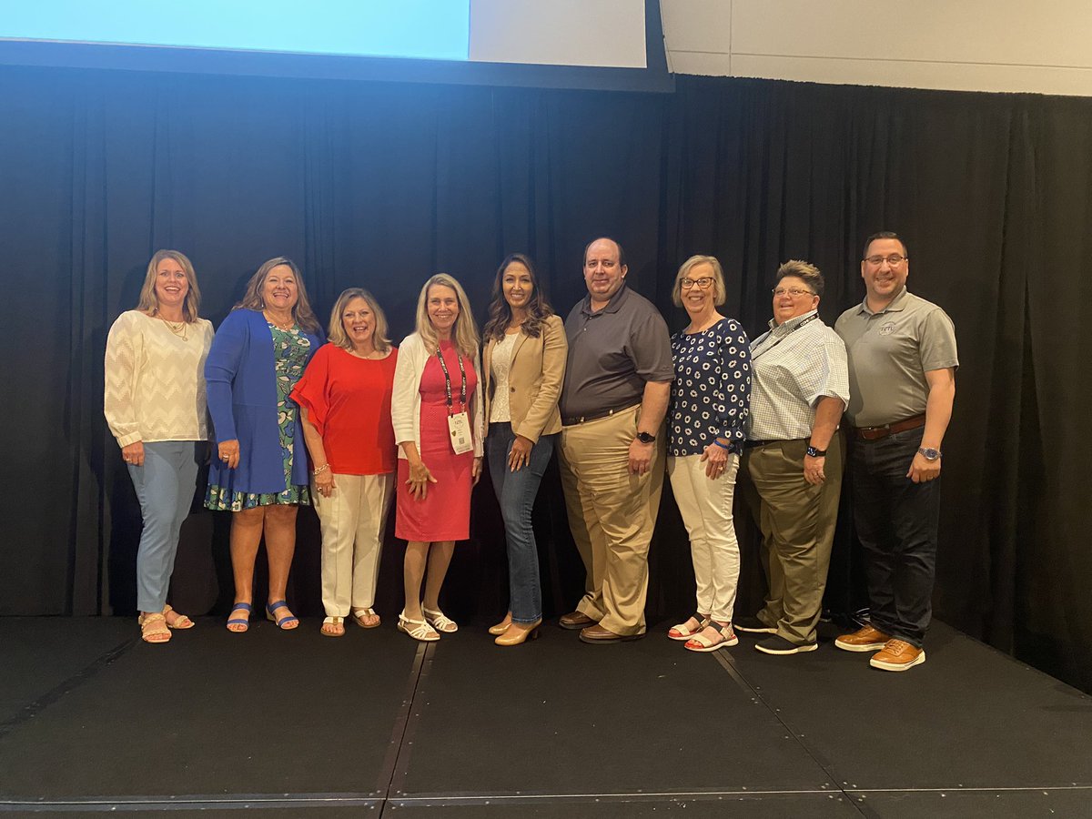 TXEdTechLeaders's tweet image. Celebrating the legendary career of our founding member and executive director Dr. @aowen52! Thank you for your friendship, leadership, example, service to your colleagues these 19 years, and for all your work educating the school children of Texas. We love you! #TETL2022