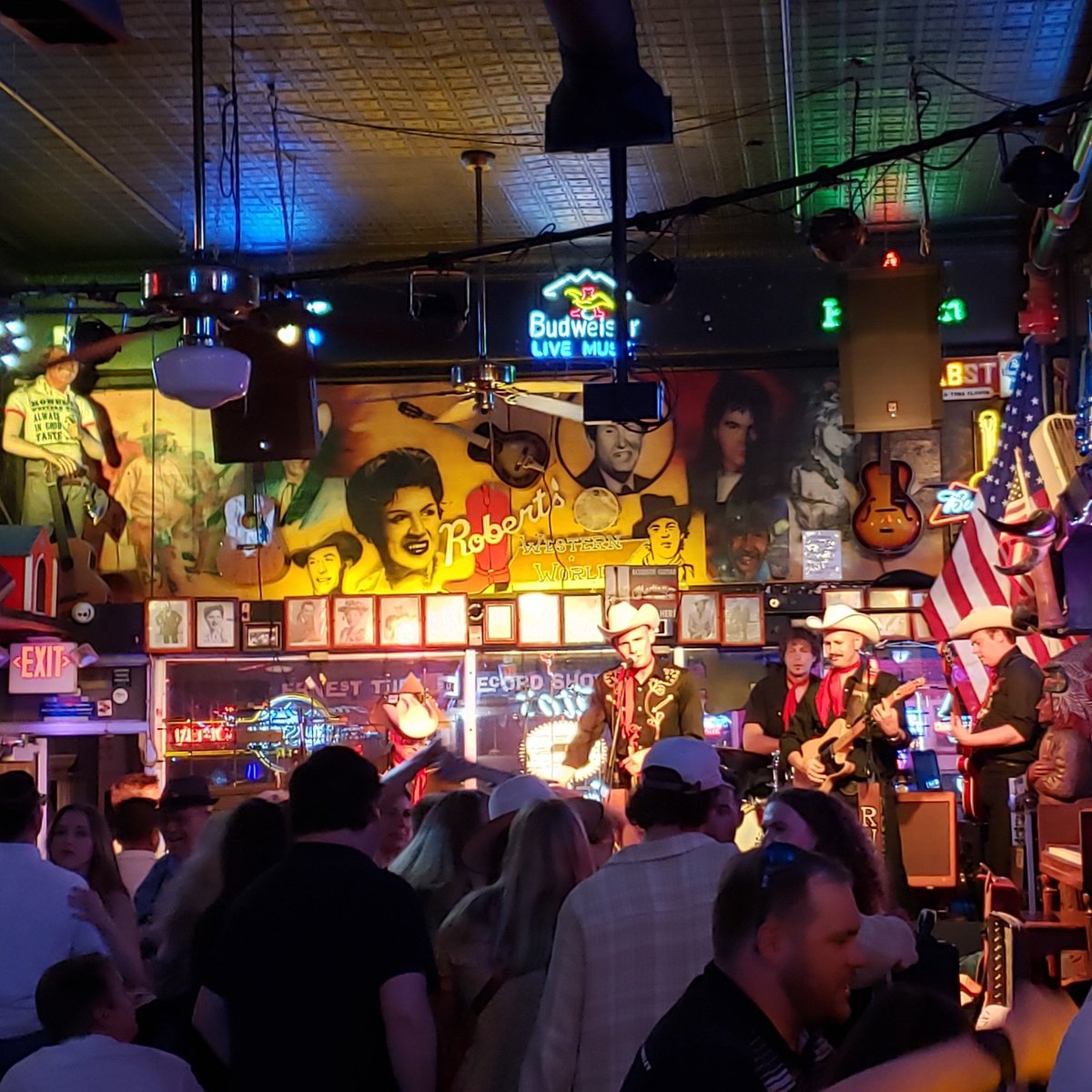 KenbizzCTID's tweet photo. Robert's Western World. Never, Ever disappoints! https://t.co/YMTHiTIL2o