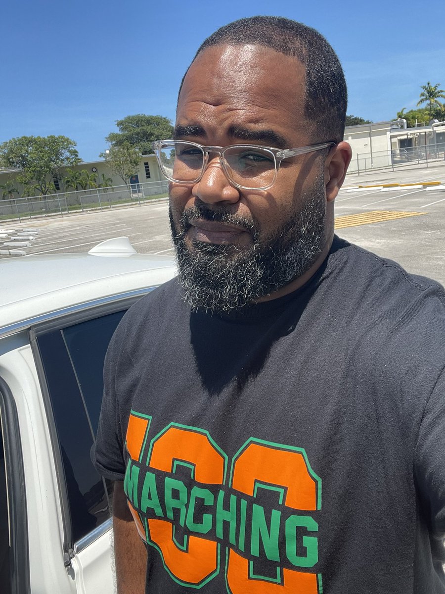 BowTieEducator's tweet photo. Pulled up to my work shop like…repping for the @THEMARCHING100 as they performed in Paris this morning for the Louis Vuitton Fashion Show! The difference is clear! #Hubba100 #ProudToBeInThatNumber https://t.co/gWC1A6QKXN