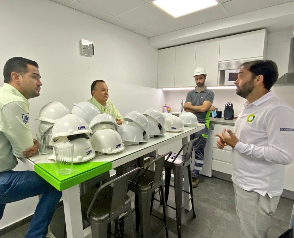 AllanLeon_'s tweet photo. Con el objetivo de trazar el rumbo hacia un #LeónCircular, visitamos en #Madrid la Planta de Tratamiento #Econward en el municipio Rivas-Vaciamadrid, donde conocimos el proceso que se realiza al momento de recibir los residuos separados para su aprovechamiento... https://t.co/VI6hPG29fE