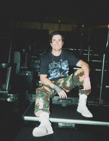 Woo_HooRushers's tweet photo. Hoy el #ForeverTour empieza 🥺💖 https://t.co/eJrzp45exf