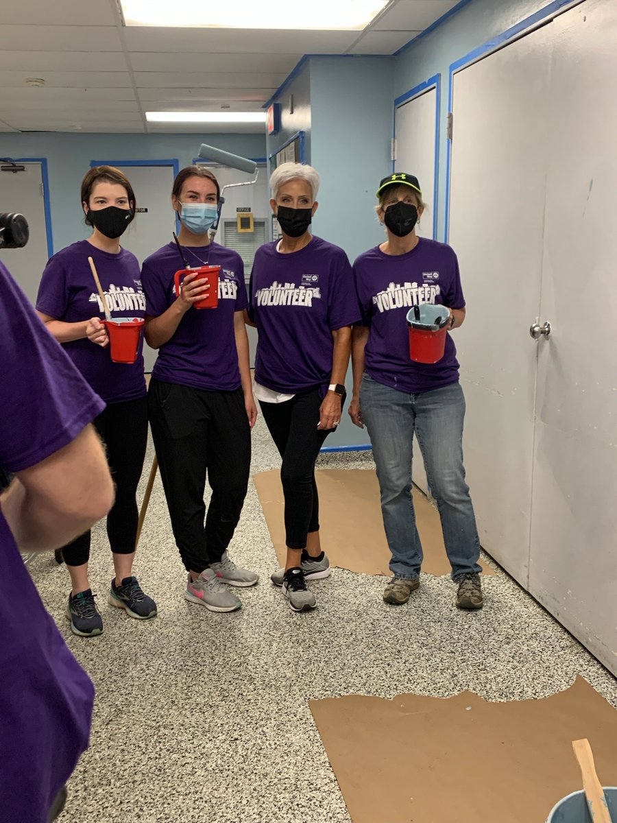 NewBethanyLV's tweet photo. The New Bethany facelift continues…#THANKYOU to the members of #WomenUnited, @bbraun_com, @Flowserve, and @MartinGuitar, who came out to help today! #LIVEUNITED #DOC2022 @UnitedWayGLV @VolunteerLV https://t.co/IN6UO7WWlD