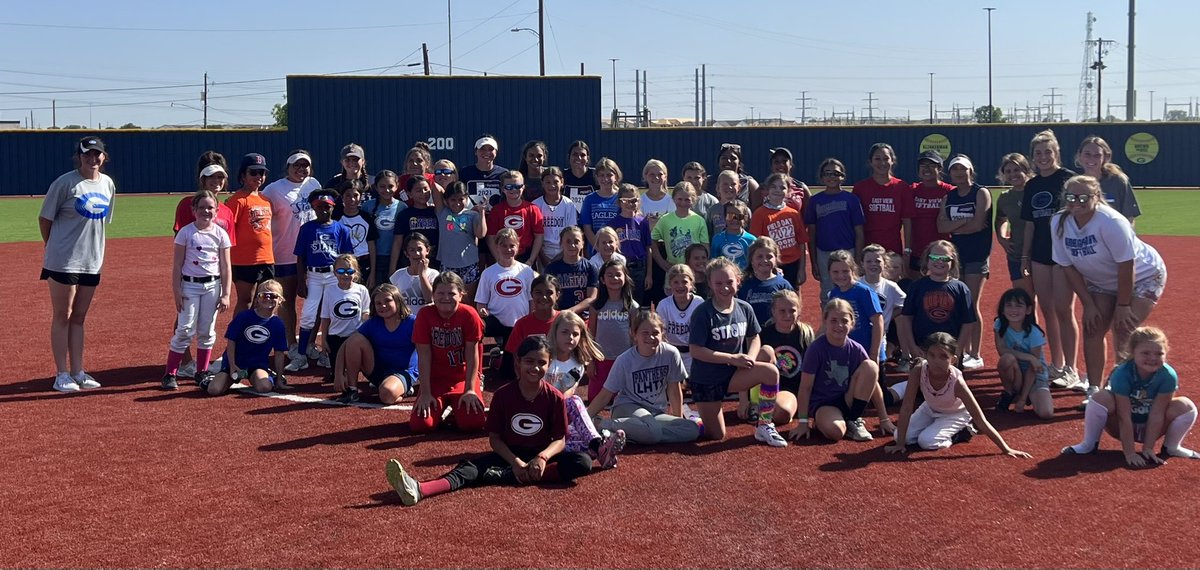 EVHSSoftball's tweet photo. First ever combined East View/Georgetown softball camp was a success! Thanks to all current and past players who helped, couldn’t have done it w/o y’all! And thanks to all the campers who put in work, our communities softball future is bright! https://t.co/T8oUsRnvmp
