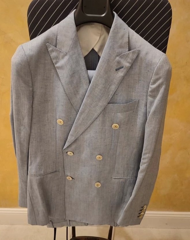 LDenicheurs's tweet photo. #Taille46 - 200 €

Magnifique costume croisé d'été en laine et lin. Vois n'avez aucune excuse pour ne pas l'acheter...

Il me semble que les épaules = 44 cm

https://t.co/6l6HM3zkZg https://t.co/FPyrsIaimZ