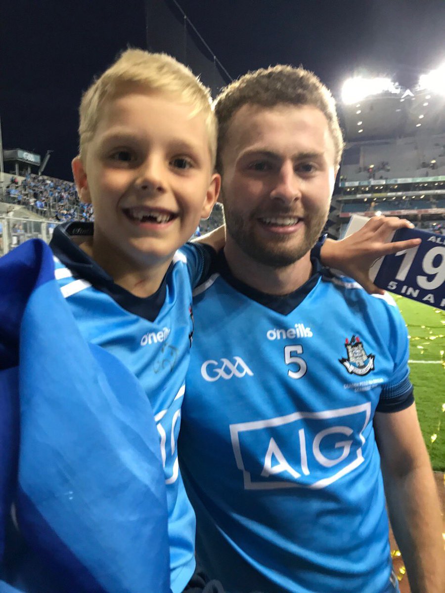 msannemoylan's tweet photo. @AIGIreland @dublinladiesg @CamogieDublin @LadiesFootball Being there for 5 in a row,meeting these guys and Jack gifting him the flag was the icing on the cake!! https://t.co/UxLlV4hWvv