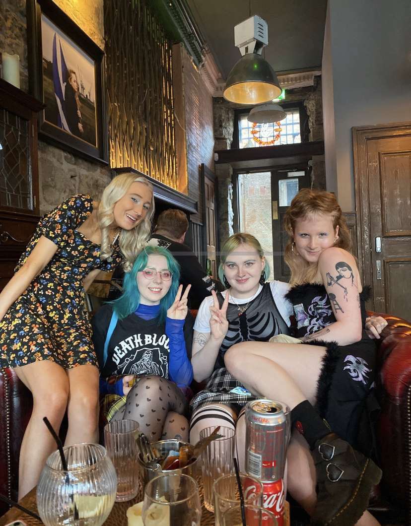 funeralpvre's tweet image. girl come on phoebe!