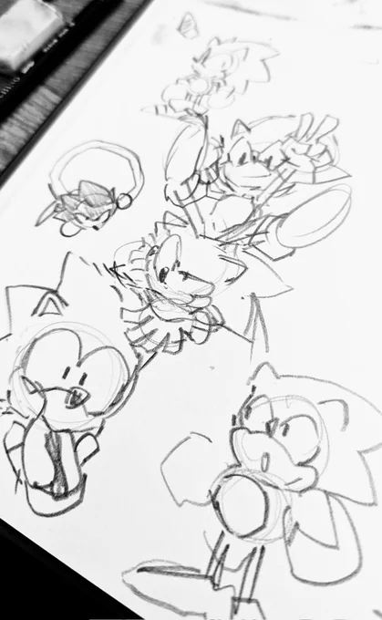 idly doodled some sonics at workI really struggle with his design so it's become a go-to for me to break out of my comfort lines 