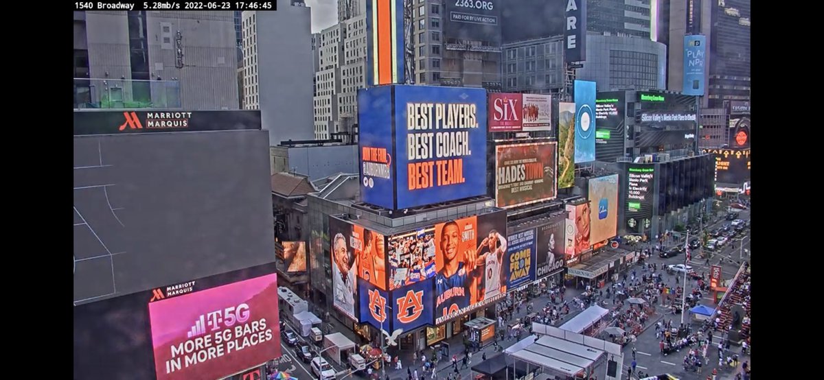 check out this Auburn basketball billboard live in Times Square right now

youtube.com/watch?v=Hb-jD7…

Via <a href="/kookoo_katchu/">Morgan Smith</a>
