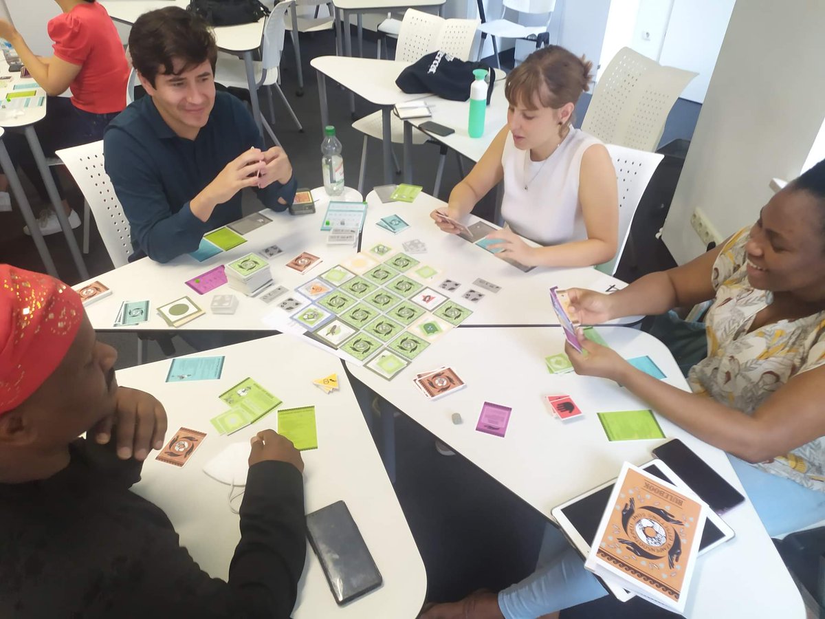 GameOffsetting's tweet image. Today @Brunet_Lu played the game with his students at the course on Environmental STS @TU_Muenchen !