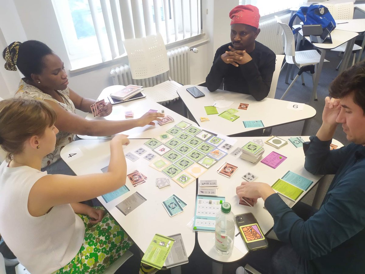 GameOffsetting's tweet image. Today @Brunet_Lu played the game with his students at the course on Environmental STS @TU_Muenchen !