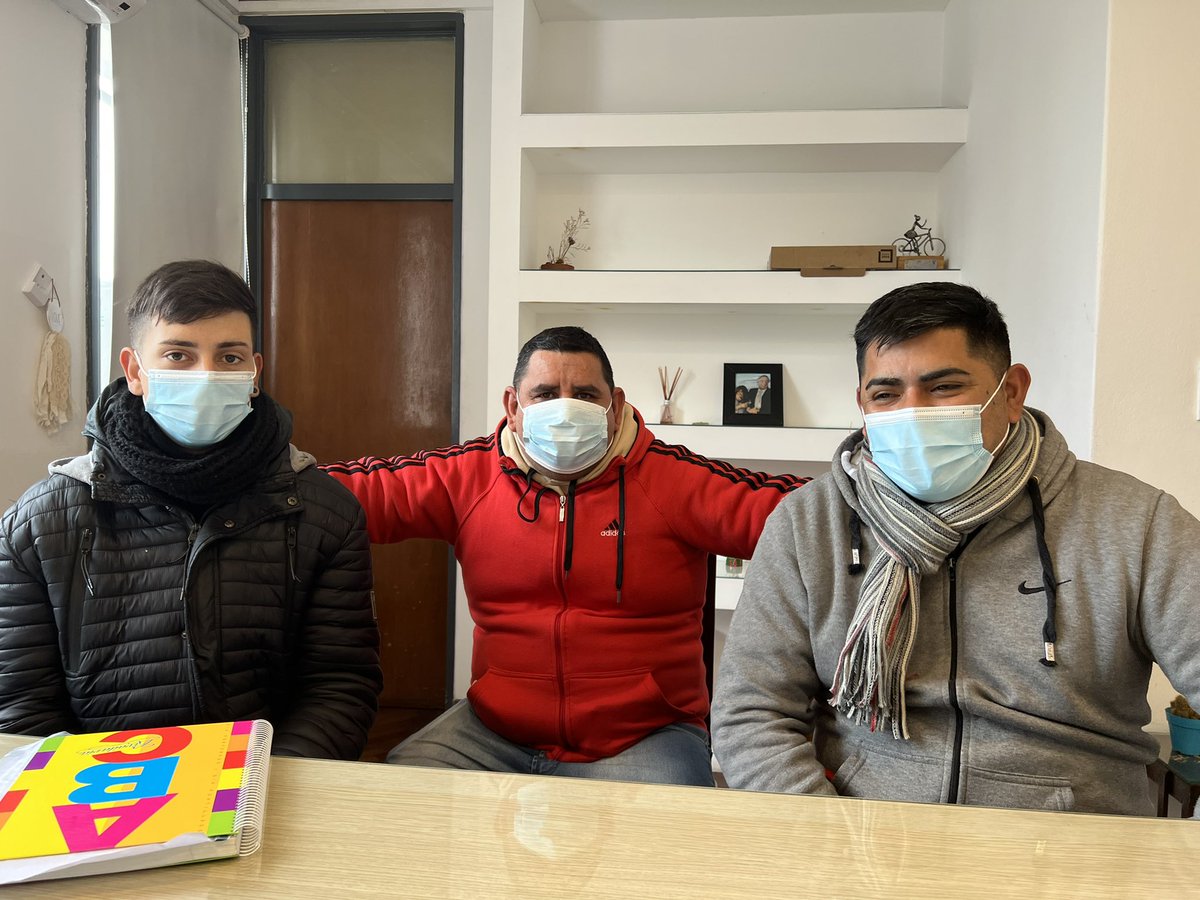 silviagaitan251's tweet photo. En @ansesgob recibi la visita del presidente y comisión  del centro vecinal San Lorenzo para organizar actividades sociales en los próximos días . Acercando Derechos @GustavoArgaar13 @amolinalarioja @QuintelaRicardo https://t.co/PkDrJcSKhP