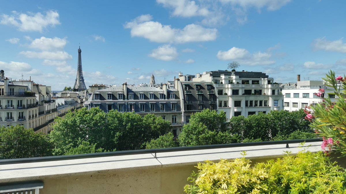 DenisJacquet's tweet photo. Nice to have partners with a view #topcream @VanessaPerez_VP https://t.co/8RIxUCkARJ