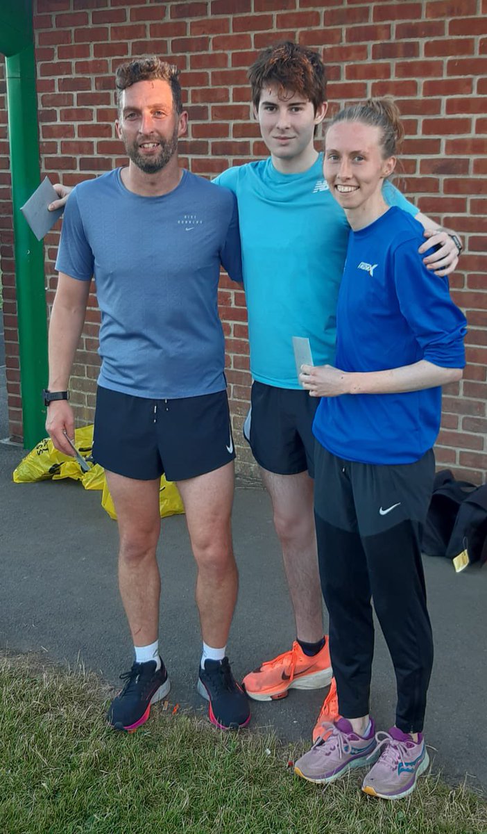 Congratulations to Adam, Cat and Joe on winning Weetslade Relays again by narrowest of 5-second margins last night. Full results here: claremontroadrunners.co.uk/weetslade-rela…