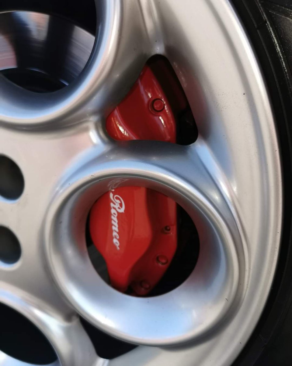 I love it when the owner of this 40k-mile, original order #AlfaRomeo #GTVCup brings it up to us for its annual MoT. Means we get to stare at it all over again. Beautiful car.