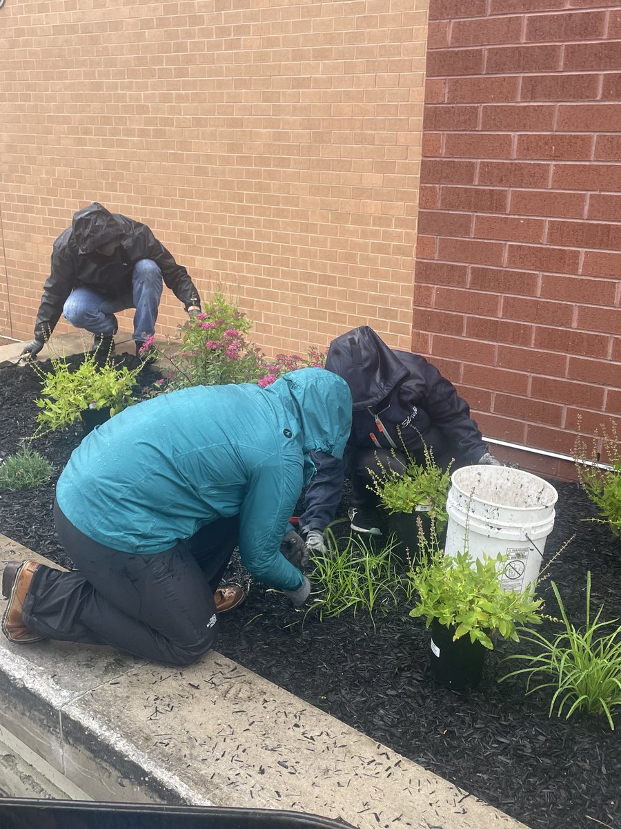 Mrs_CreazzoCSC's tweet photo. #dayofcaring was a wet one! Thank you ⁦@JustBornInc⁩ and ⁦@mystlukes⁩ for sticking it out and enhancing the ⁦@BASDBroughalMS⁩ planters with new flowers and shrubs! They also packed 200 welcome bags for our upcoming Southside Stride event! ⁩ https://t.co/RSLQ17KBU4