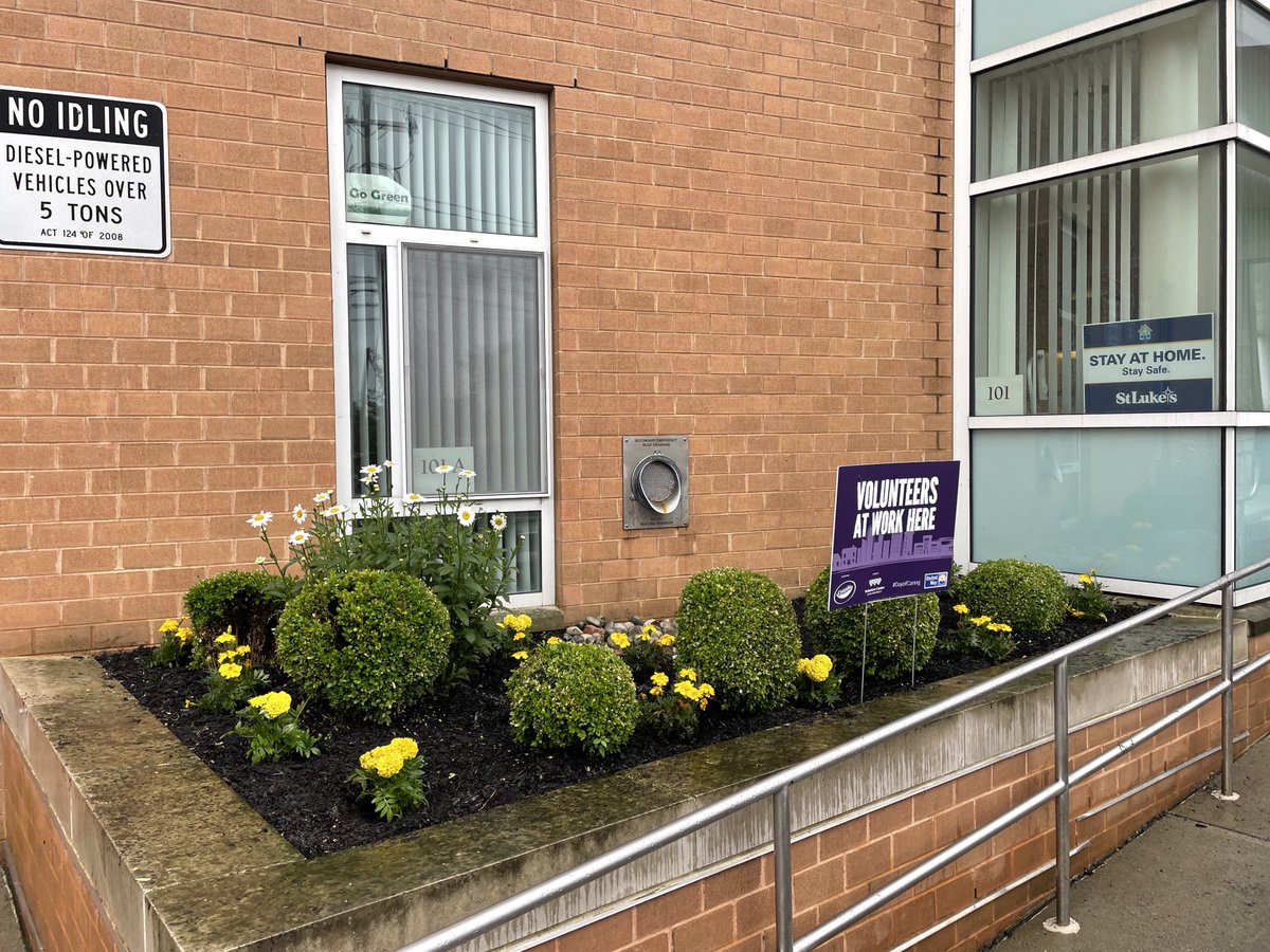 Mrs_CreazzoCSC's tweet photo. #dayofcaring was a wet one! Thank you ⁦@JustBornInc⁩ and ⁦@mystlukes⁩ for sticking it out and enhancing the ⁦@BASDBroughalMS⁩ planters with new flowers and shrubs! They also packed 200 welcome bags for our upcoming Southside Stride event! ⁩ https://t.co/RSLQ17KBU4