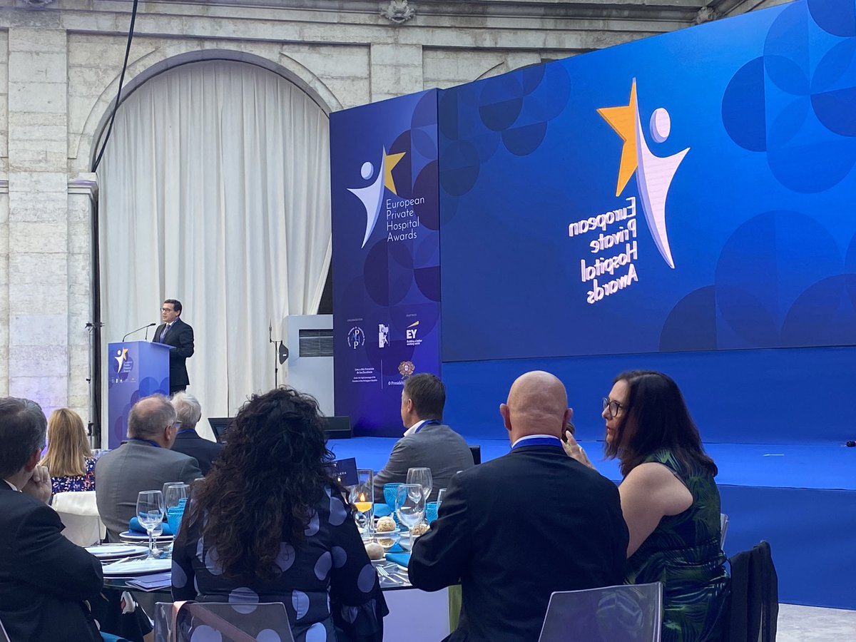 Die Zeremonie der European Private Hospital Awards ist eröffnet. Wir sind in der Kategorie Best Patient Focused Initiative nominiert und sind gespannt! @president_UEHP <a href="/UEHP_Brux/">UEHP</a> #lisboa #europe #patient
