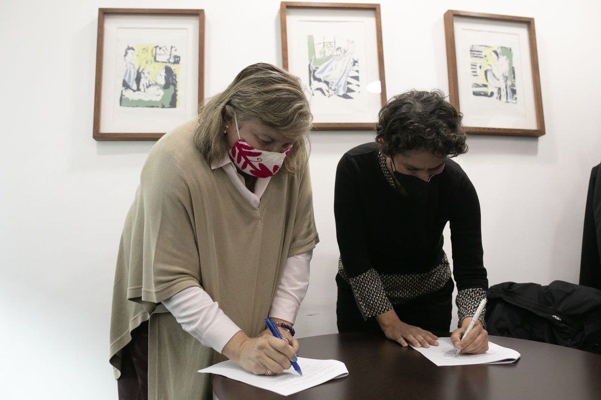 La ministra @MaisaRojas y la directora regional de @ONUMujeresChile, María Noel Vaeza @mnvonumujeres, firmaron hoy un acuerdo para promover el enfoque de género y crear la Oficina de Género y DD.HH. en el @MMAChile #Gobiernofeminista 🌱💜