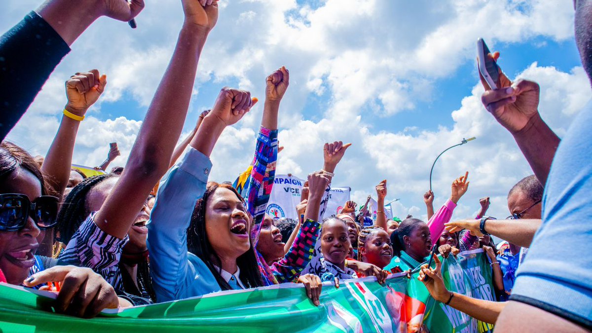 social_pdp's tweet photo. #PDPFirst! #Atikowa2023! #OkowaComesHome: Happening Now!
Grand Reception: - Mammoth crowd of the Official Peoples Democratic Party (@OfficialPDPNig) members and supporters in Asaba, Delta state, to welcome the incoming the Vice Presidential candidate of our great party Governor https://t.co/v66idOPk9N