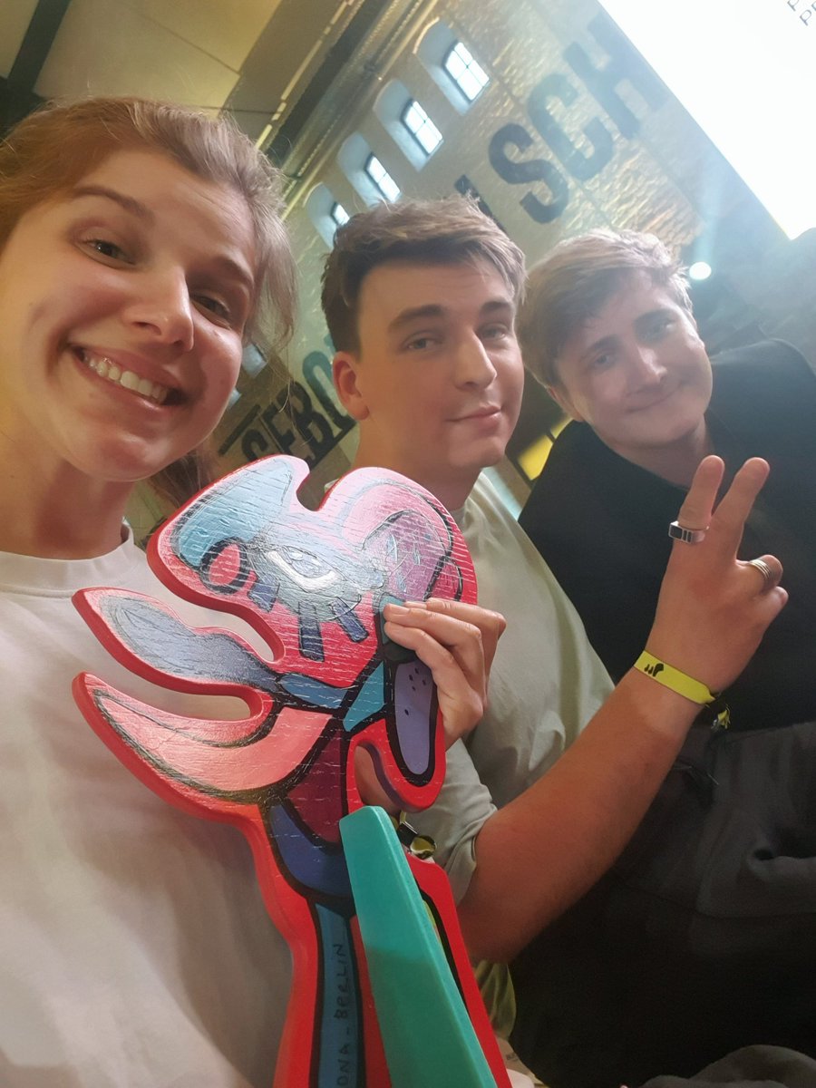 We did it!!! Deutscher Podcast-Preis für beste Autor:innen für "Wild Wild Web"!!! Danke <a href="/DPP_offiziell/">Deutscher Podcast Preis</a> 🥰 bestes Team @BenediktDietsch <a href="/DerHoermeyer/">André Dér-Hörmeyer</a> <a href="/SGarschhammer/">Simon Garschhammer</a> <a href="/ottlitz/">Till Ottlitz</a> <a href="/KlausUhrig/">Klaus Uhrig</a>