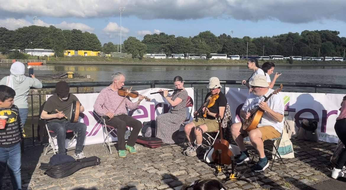 What an absolutely glorious evening to mess about in boats. Great event by the local Syrian community and <a href="/ExternCharity/">Extern Charity</a> combining Syrian and Irish traditional music on the Lagan #RefugeeWeek2022