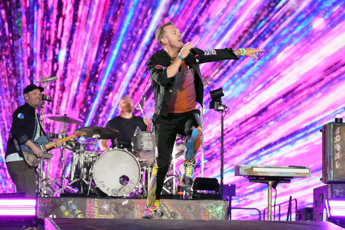 coldplayxtra's tweet photo. Coldplay’s show at State Farm stadium was attended by a sold out crowd of 42,849 fans and grossed $3,542,528
🇺🇸 #ColdplayPhoenix
🫧 #MusicOfTheSpheresWorldTour https://t.co/j23NrgZKiU