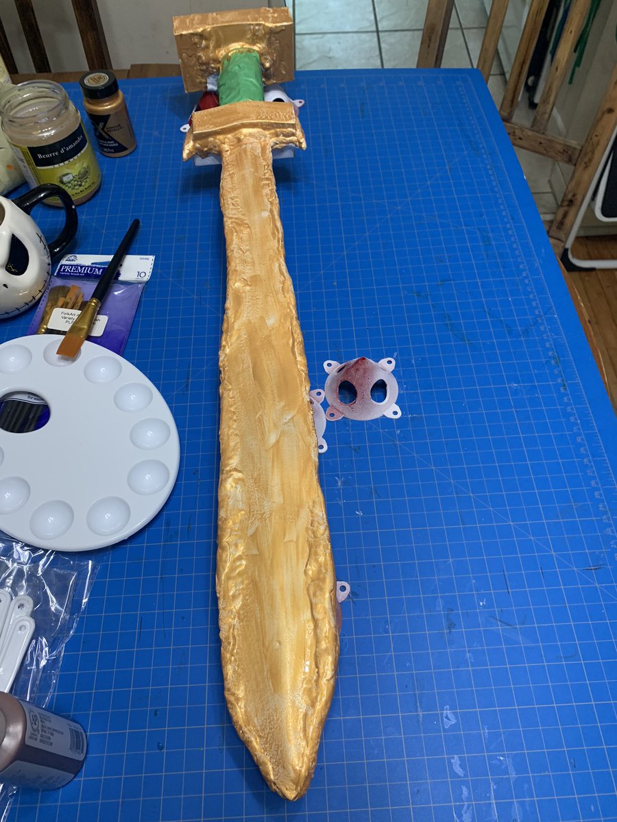 starabovecsplay's tweet photo. First coat of MANYβ¦.
Iβm really wishing it had been able to find a spray pain in this colourβ¦
#foambuild #percyjacksoncosplay #riptidebuild https://t.co/nkawYIIemA