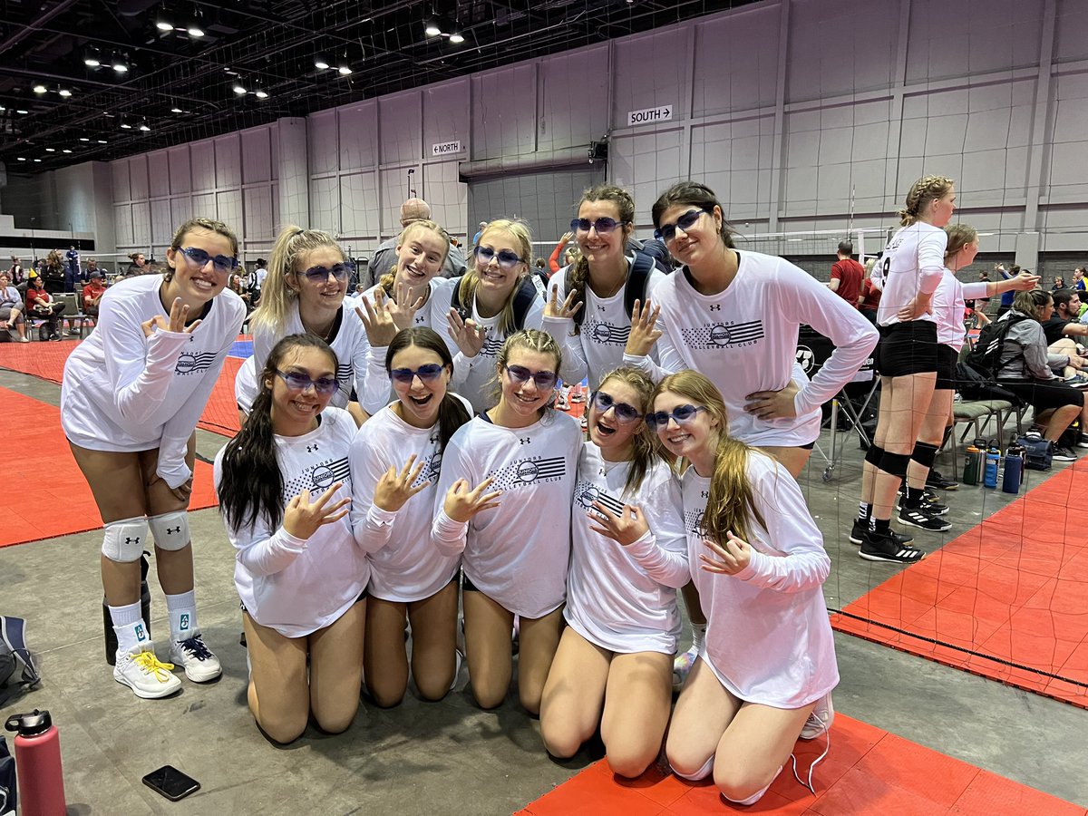 tennissrv's tweet photo. Congratulations @WiJrs 16βs! Went 3-0 first day @AAUVolleyball Nationals! #allin #juniorstribe https://t.co/OEtiH4iYPe