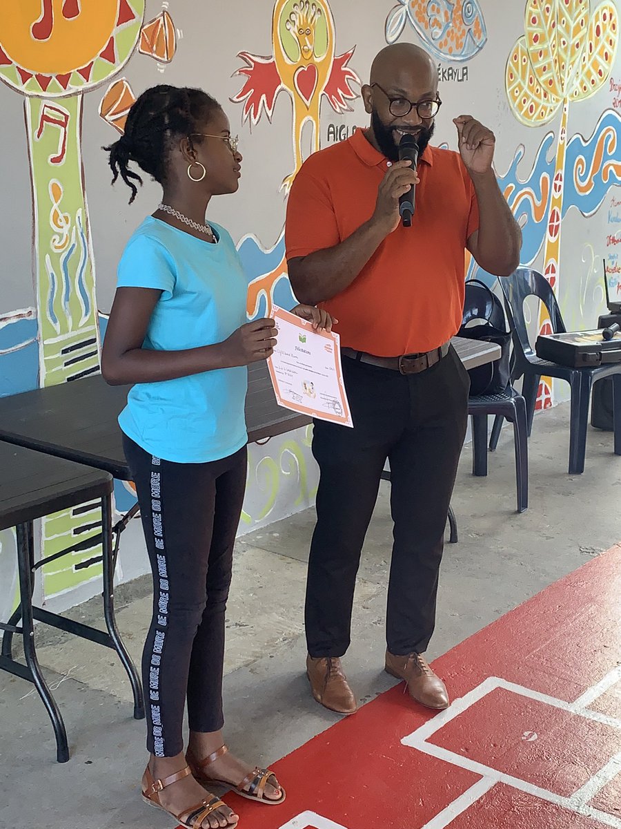 JLHOMAND's tweet photo. Remise des diplômes aux finalistes académiques et à la lauréate du concours national #petitschampions de la lecture. L’école S et A Cabrisseau de Ste Luce @CircoMarin972 fortement engagée dans la promotion de la lecture à voix haute @acmartinique ! https://t.co/SO3ftUENFl