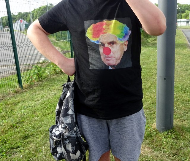 MookieMQVA's tweet photo. Ce t-shirt me scandalise. Quel manque de respect envers les clowns.
#VAFC #oligarquedeRaismes #eddyPinder #titanicProject https://t.co/VNGJ9BVRss