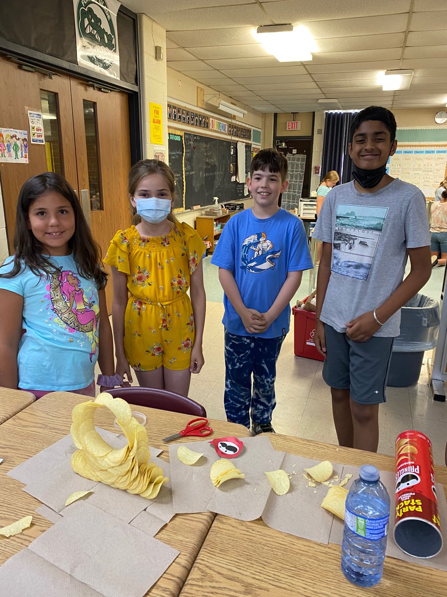 CommGators's tweet photo. Pringle challenge accepted! STEM fun in LC2. @Glade_Gators @MsAwender @mllechamandy https://t.co/F9qTOgAQnI