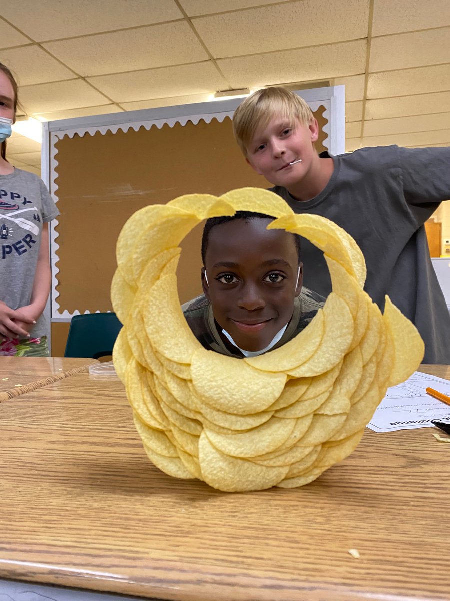 CommGators's tweet photo. Pringle challenge accepted! STEM fun in LC2. @Glade_Gators @MsAwender @mllechamandy https://t.co/F9qTOgAQnI