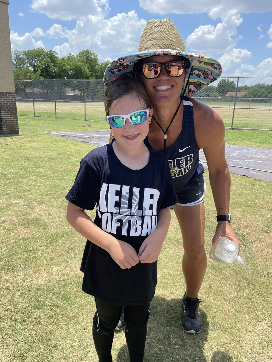 Rhonda19FNP's tweet photo. Thanks @Keller_Softball  for a fun week at softball camp! Top notch instruction with a lot of fun sprinkled in! 🥎🥵🥎 https://t.co/bhoMzh3STo