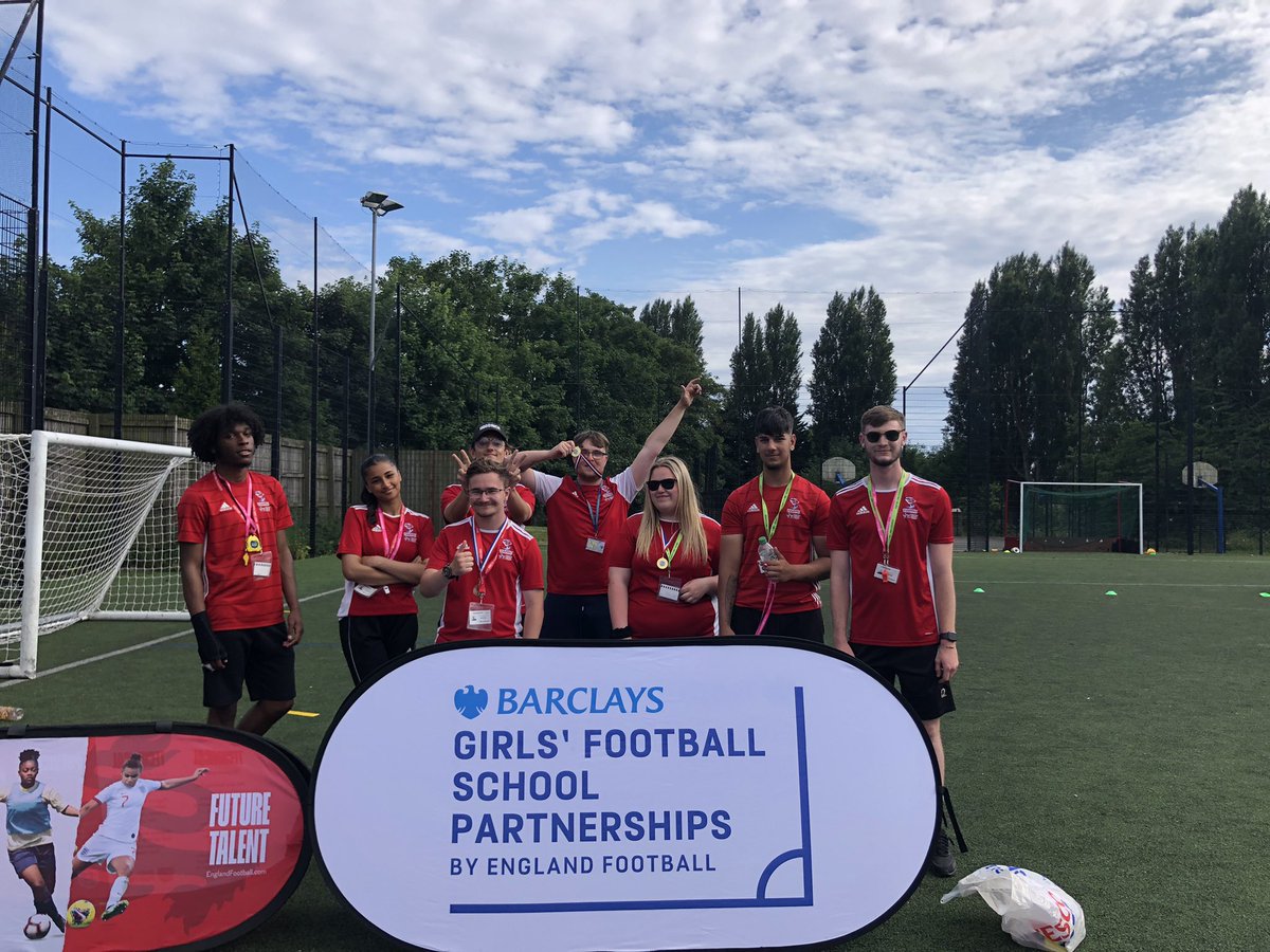 Well done to our top 3 teams tonight <a href="/AbbeyPrimary/">🧡 Abbey Catholic School 🧡</a> 1st, <a href="/marsh_hill/">Marsh Hill</a> 2nd and <a href="/glenmeadps/">Glenmead Primary Sch</a> 3rd! Thanks to our @SF_TrainingUK apprentices for officiating and scoring. Well done to <a href="/ErdingtonAcad/">Erdington Academy</a> football activators too for running the line and doing some activities @KHallKSSP