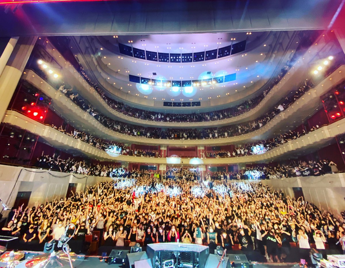 GazettEFrance's tweet photo. 【INSTAGRAM】𝗞𝗔𝗜 __ 17/06/2022
。。。。
9ème date du MASS TOUR
Bon travail Yokosuka ✨
Il faisait chaud, hein ?
Je vous respecte vraiment pour le fait de vous déchaîner malgré le masque
J’adore le style du Yokosuka Theatre
#theGazettE #MASS #9thLive https://t.co/XKrTrAHoPB