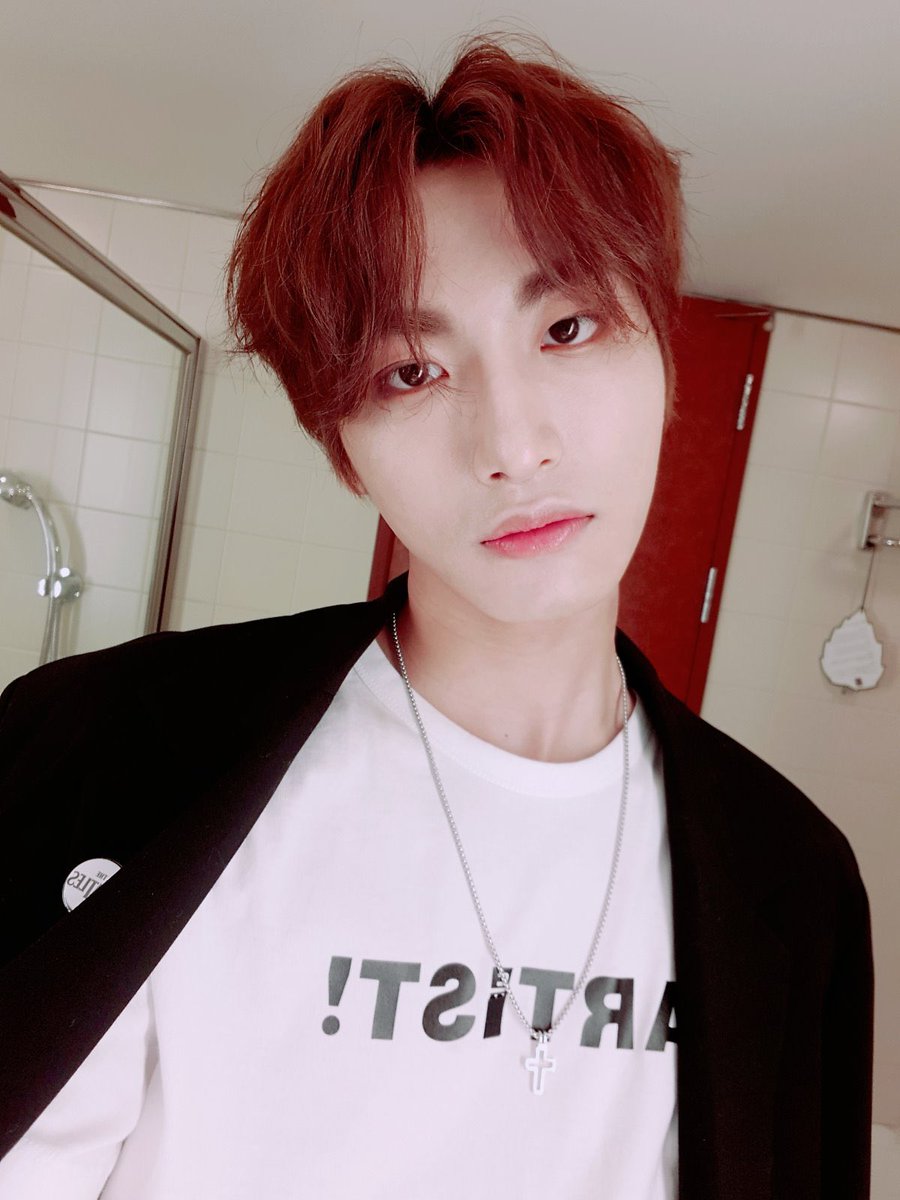 0098zip's tweet image. maroon hair supremacy 🧎

#SOOBIN     #TXT     #SEONGHWA #ATEEZ