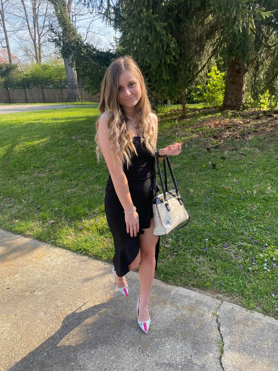 Natalie_Reports's tweet image. It's time to reintroduce myself! 📰
Hi - my name is Natalie Jones and I am a reporter with @daytondotcom focusing on food and dining, pop culture and lifestyle.
I am a @wrightstate graduate with over six years of experience in the media field.
