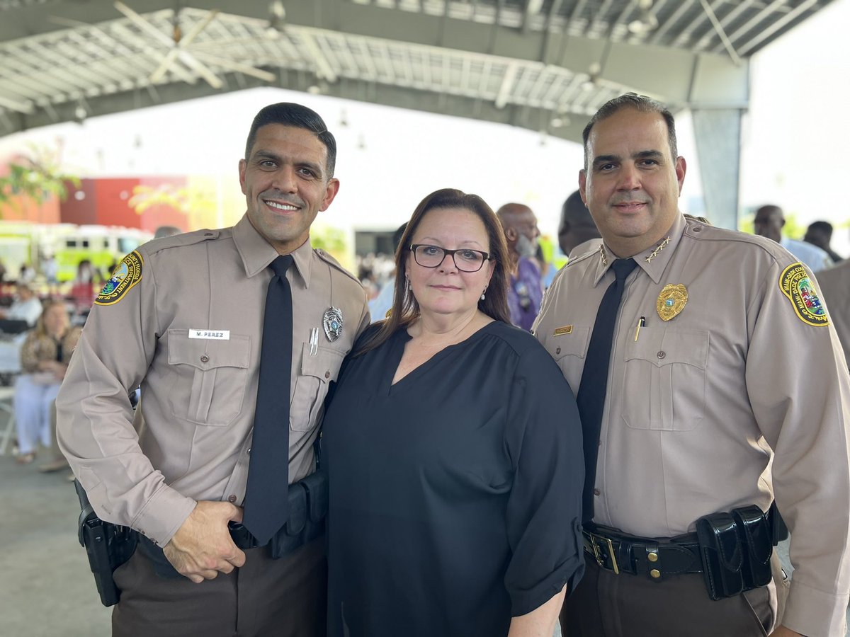 MiamiDade_SO's tweet photo. #MDPDconnecting Interim @MDPD_Director Perez with retired MDPD Sergeant Marie Perez, who witnessed her son, Officer Marcial Perez, graduate from #BLE134. The legacy continues. https://t.co/9vsskm3ZH9