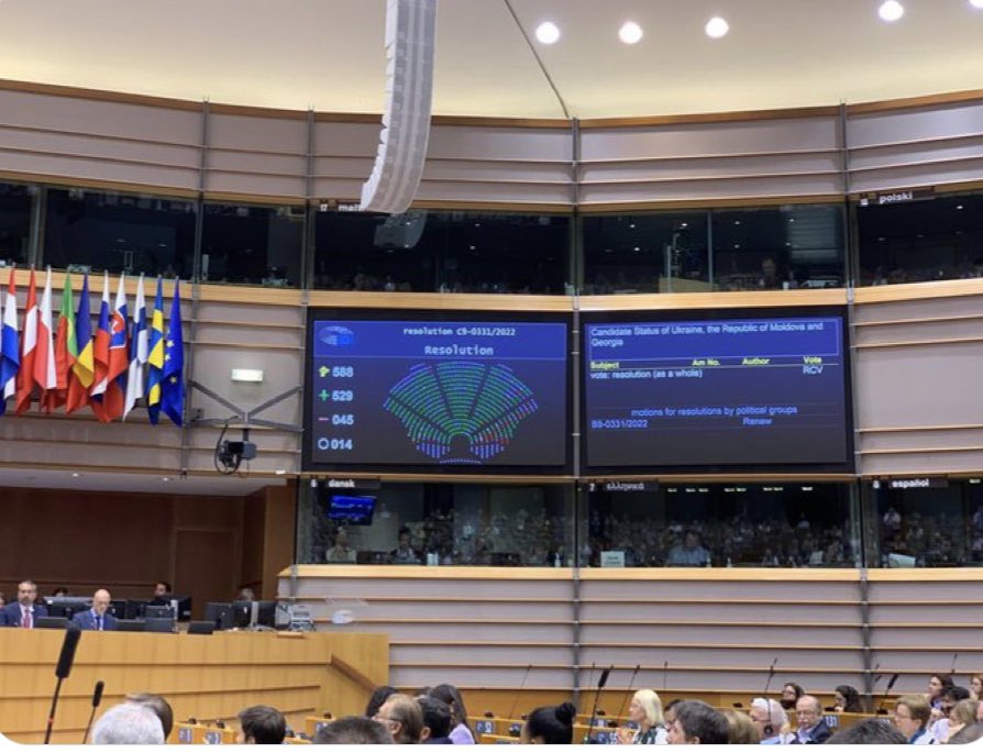 All day air alarms, and excellent news in the evening!!!! European Parliament approves massively the candidate status of Ukraine and Moldova as member of the European Union ! 💙💛
