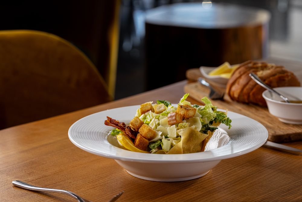 thevistarestau1's tweet photo. Menu Feature: Baby Kale &amp; Romaine Caesar Salad | Fresh greens, a prosciutto ham crisp, and parmesan croutons in a tart Caesar dressing.

👉 https://t.co/vXCIWnR3fQ https://t.co/QMsI03K0t2