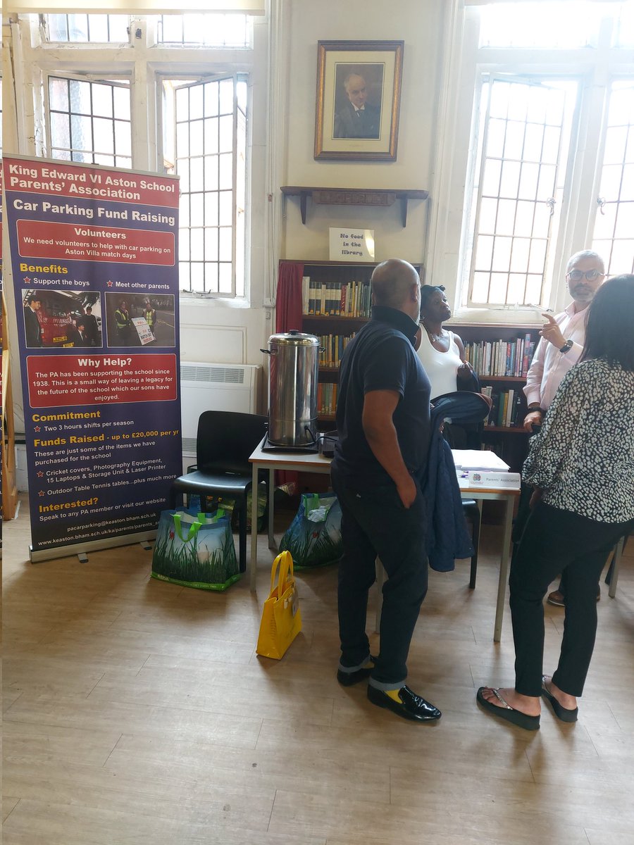 It was fantastic to meet our Year 7 Sept 2022 cohort pupils and their parents at the Welcome Evening earlier today. Thank you to all new year 7 parents and pupils for joining us and a massive thank you to Gogna Schoolwear, PA association, @The_Green_Bus and <a href="/_Chartwell/">Chartwell</a>