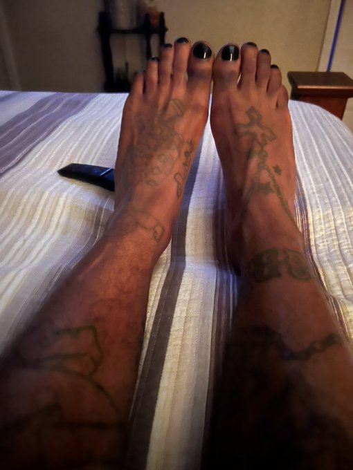 For all the feet lovers https://t.co/CdFyufFmN0