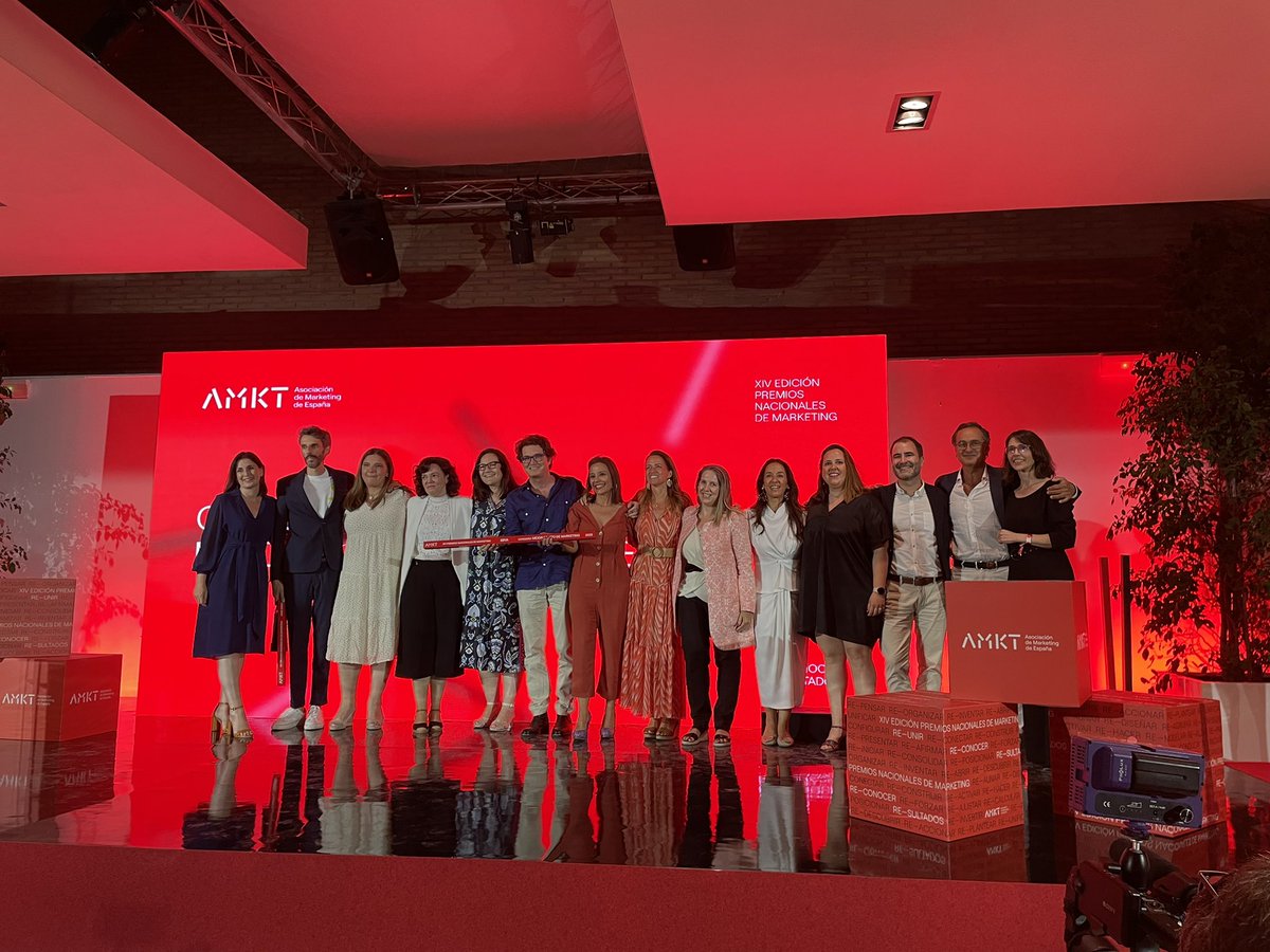 Y como no podía ser de otra forma mejor equipo profesional de Mk el de <a href="/bbva/">BBVA</a> enhorabuena x ello!! #PremiosAMKT