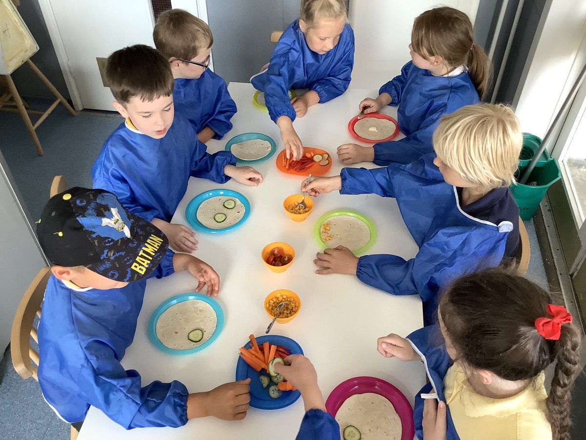 CGIY1Shillam's tweet photo. Making healthy wraps today was lots of fun! We managed to squeeze in time for a story and some rest and relaxation! π₯°π#CGIWB #CGISCITECH #CGILLC Da iawn! https://t.co/K10hfIXlq6