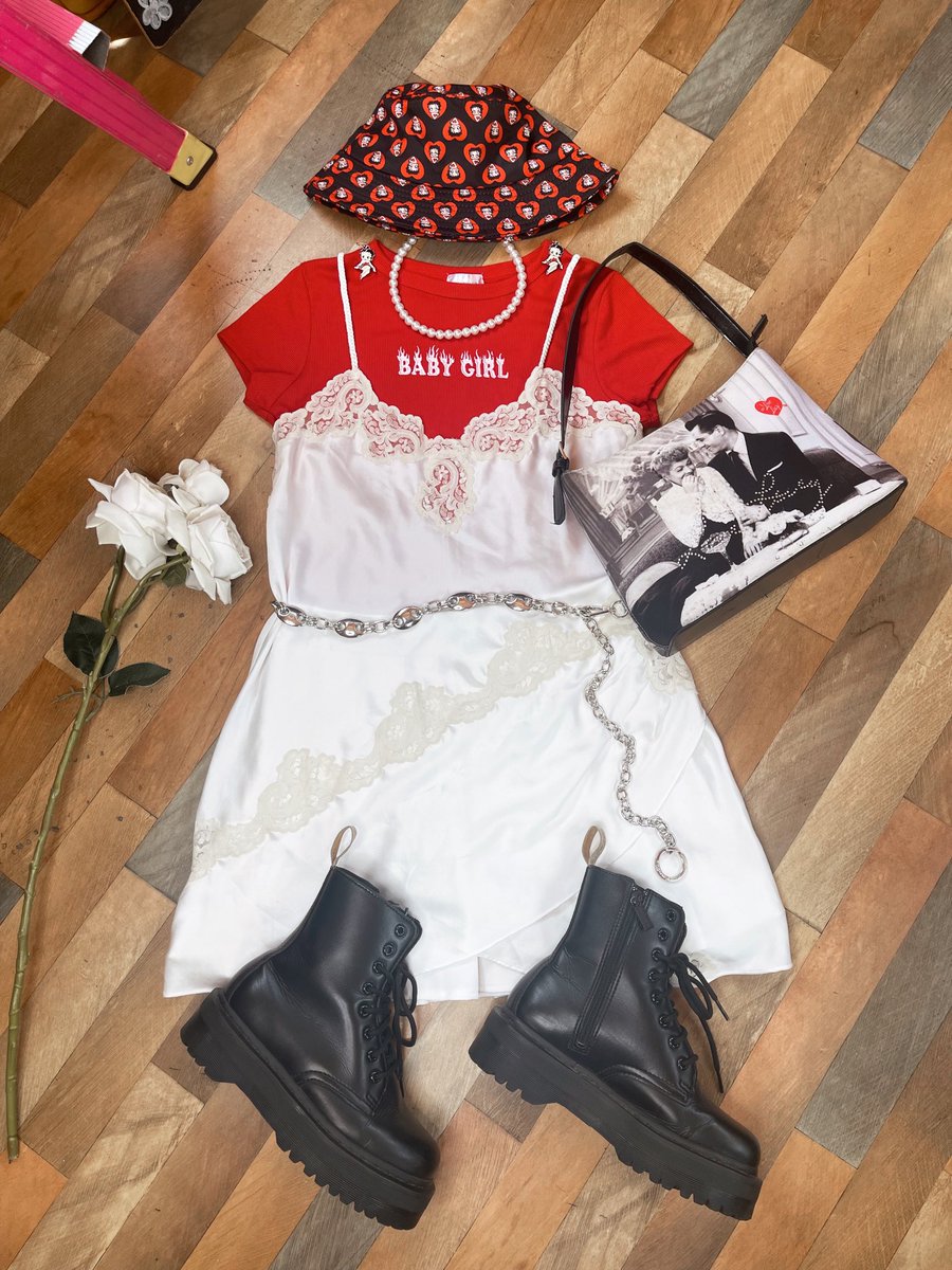 PopsikleShop's tweet photo. Betty Boop is a style icon💋🖤 #styleinspiration #bettyboop #docmartenstyle #vintagestyling #slipdress #babygirlootd https://t.co/DlHl6wQWut