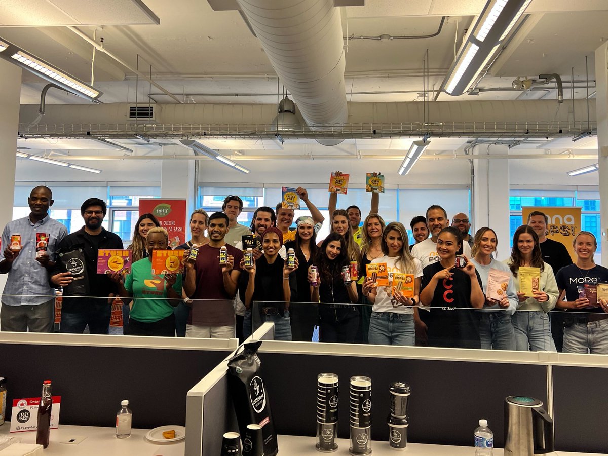 bankwithloop's tweet photo. Thanks to everyone who came out last night to the Startup CPG event!

We're also excited for CC Sauce who was the winner of the retail partnership with @makeitgoodgood! Their product will now be carried in @makeitgoodgood locations across Toronto! https://t.co/M2Uhc3YOeM