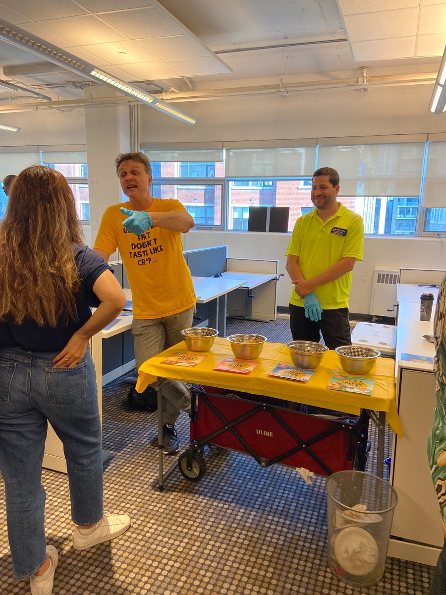 bankwithloop's tweet photo. Thanks to everyone who came out last night to the Startup CPG event!

We're also excited for CC Sauce who was the winner of the retail partnership with @makeitgoodgood! Their product will now be carried in @makeitgoodgood locations across Toronto! https://t.co/M2Uhc3YOeM