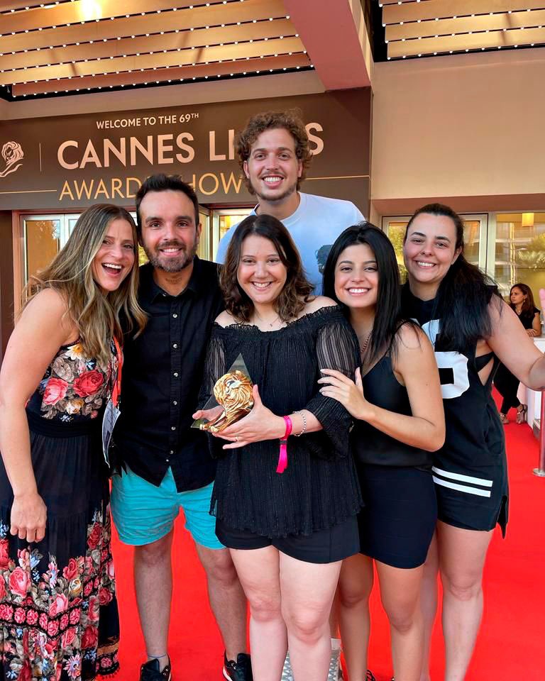 agenciaafrica's tweet photo. E não parou por aí! Além do Ouro, “The Foamy Haircut” conquistou mais 3 Leões de Prata e 1 Leão de Bronze, em Direct e Media!

🦁🦁🦁

#AfricaAtCannes
#influencialatina 
#ddbjuntos
#DDBatCANNES 
#UnexpectedWorks
@DDB_Worldwide 
@DDBLatina https://t.co/KH79cMaCUP