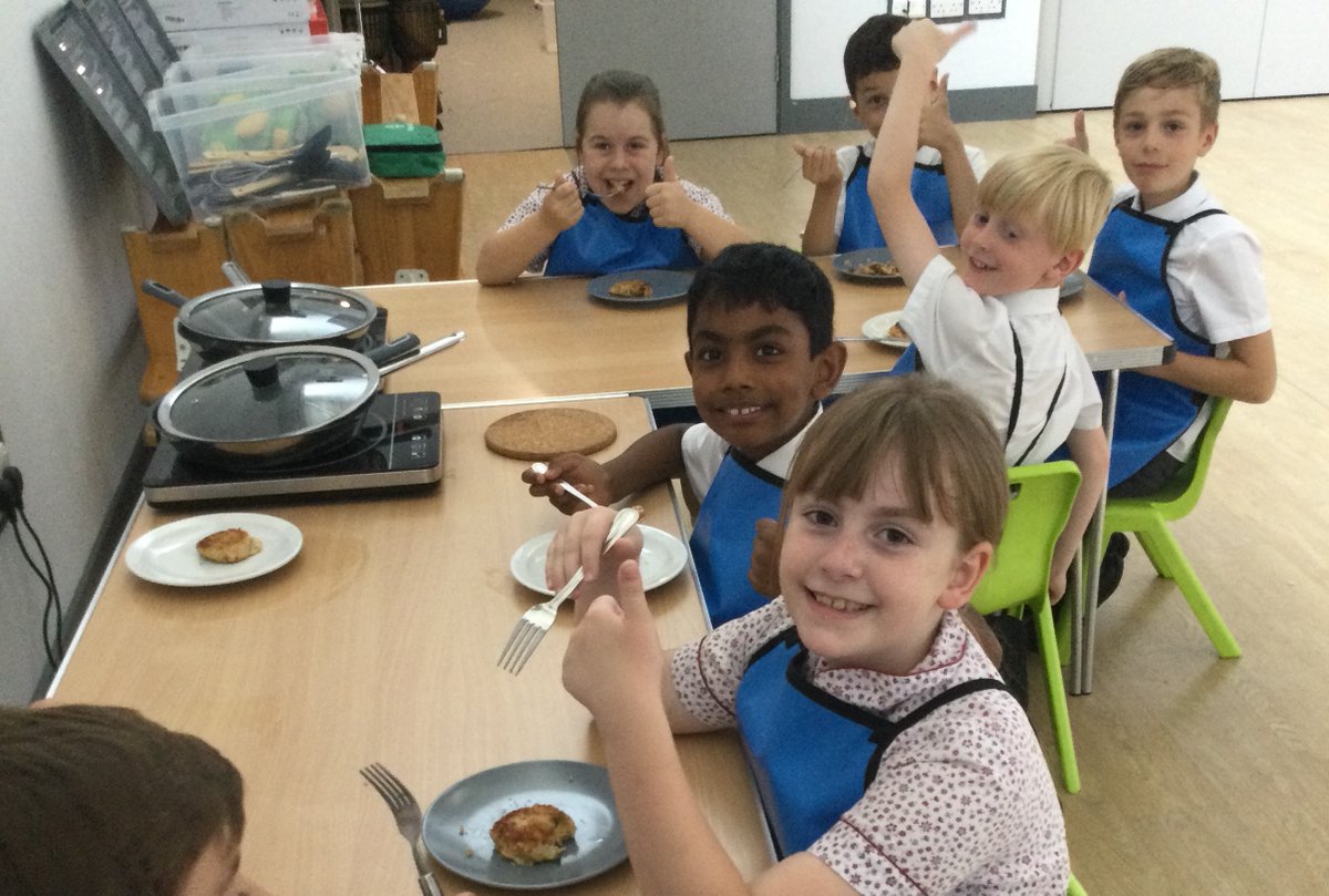 ElthamCE's tweet photo. Something fishy has been going on in the school hall this week as Year 4 have been cooking fishcakes and learning about sustainability in #FoodTech. We were so proud that all the children tasted the strong flavoured, but delicious fishcakes. Great team work too from all groups. https://t.co/BX3H5PwkdK