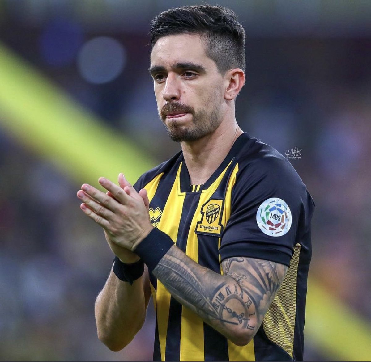 للأسف في ناس مسوية فاهمة كورة من الجمهور ومن بعض العاملين في النادي  ويقولوا كورنادو  سيئ- يارجال دائما يدخل وانت مهزوم ويصنعلك الفارق  - شكرا يا بطل 🖤💛
#كورنادو